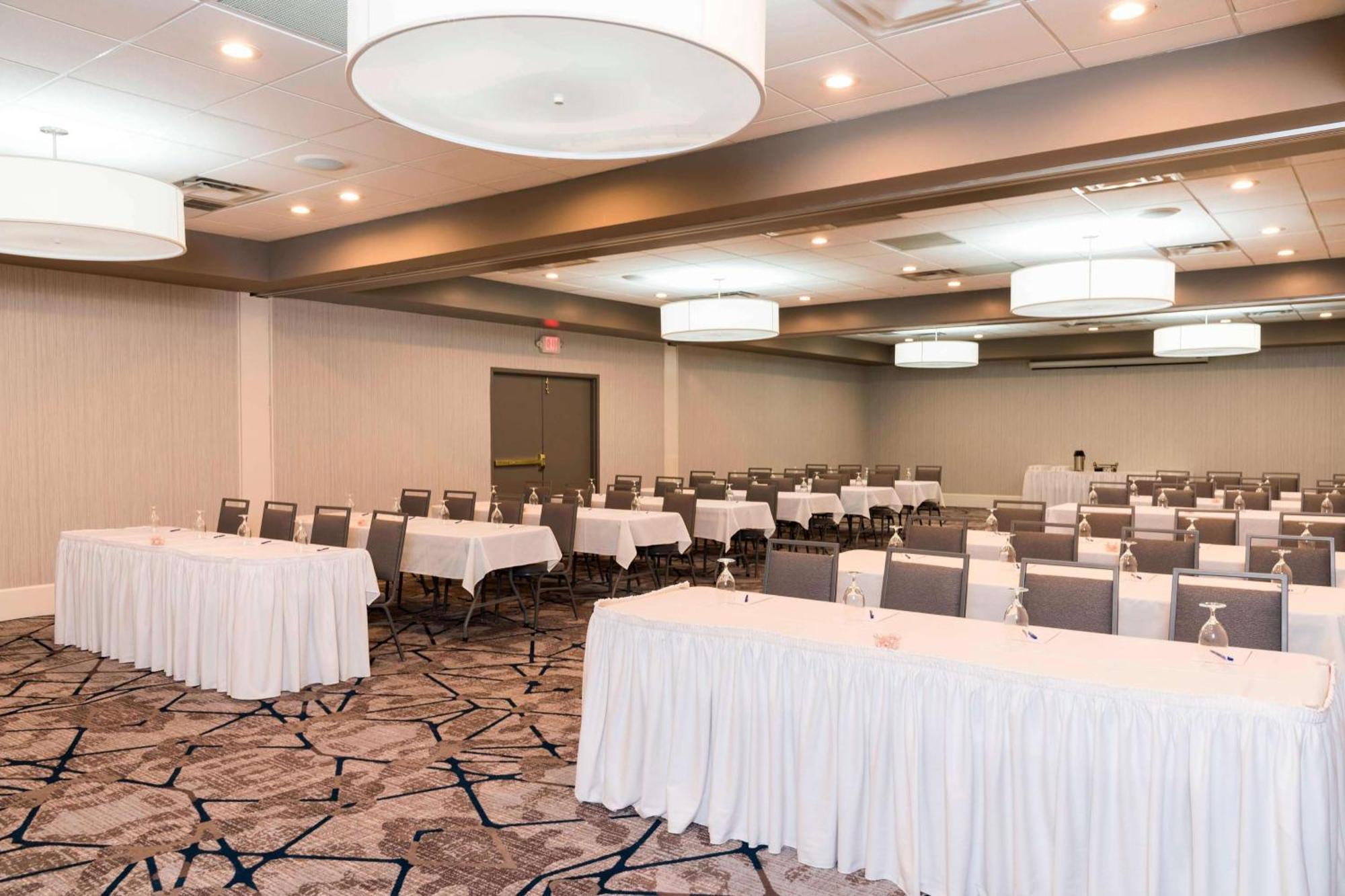 Sonesta Hotel Grand Rapids Airport Dış mekan fotoğraf